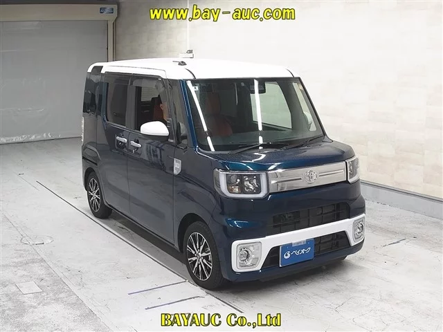 Toyota Pixis Mega LA700A 2022